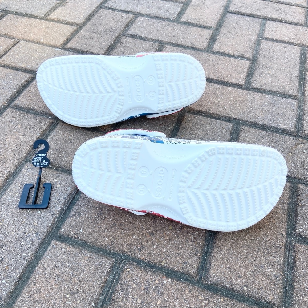 CROCS Classic Clogs - Bandana - Women’s 10 / Mens 8 - White Red Blue Green NWT - Picture 3 of 9